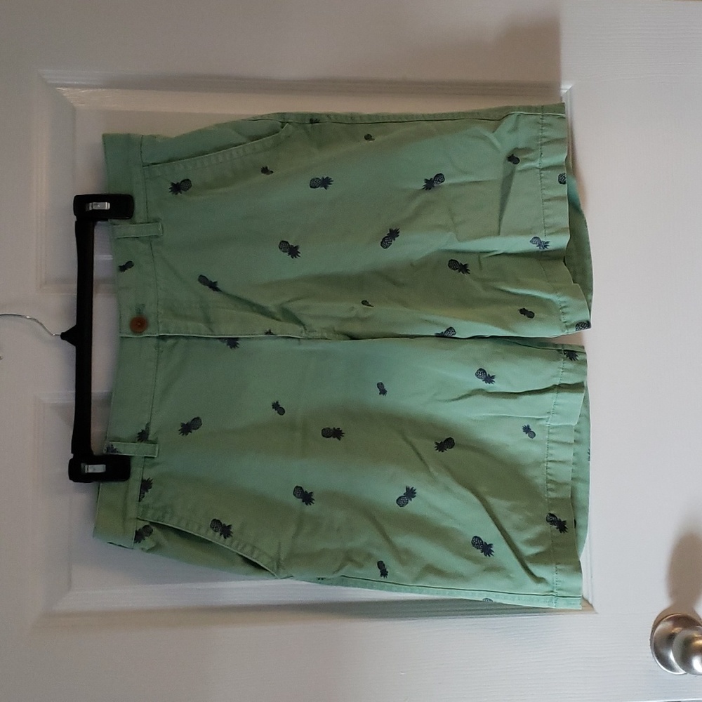 IZOD Salt Water pineapple men's shorts size 34